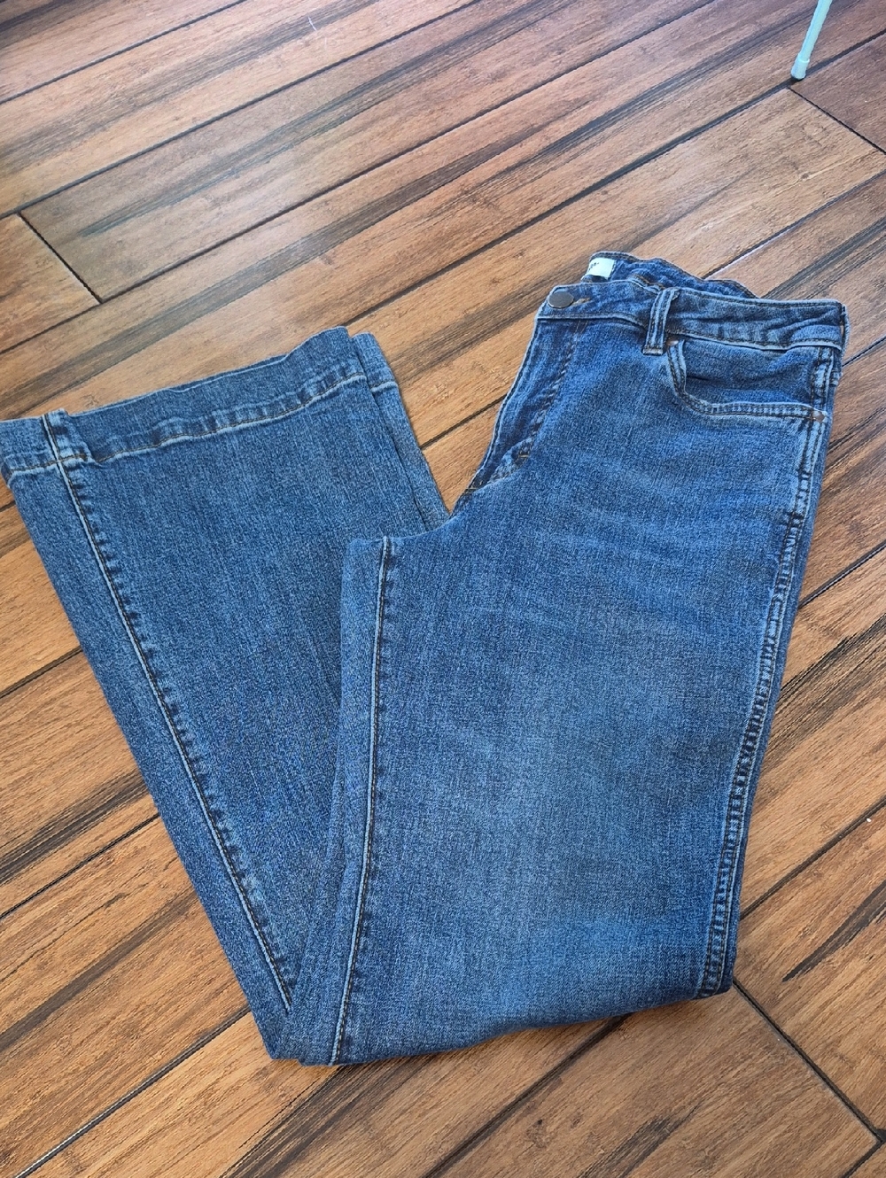 Women’s Straight Leg Jeans in Medium Blue - Unbranded
